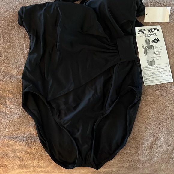 Shape Detector by Carol Wior black one-piece swimsuit - Picture 2 of 4